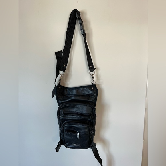 SOLD - Motorcycle leg bag - Milwaukee Leather - Picture 2 of 6
